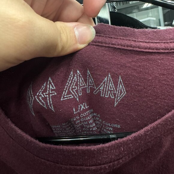 Vintage Def Leppard Grunge Band T-Shirt Men’s Large | Burgundy Leopard Graphic R - Picture 3 of 3